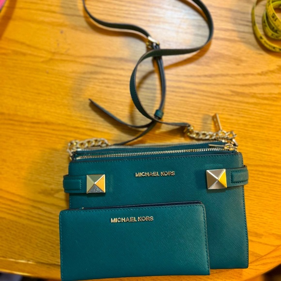 Michael Kors Karla EW Crossbody and wallet - Picture 1 of 11